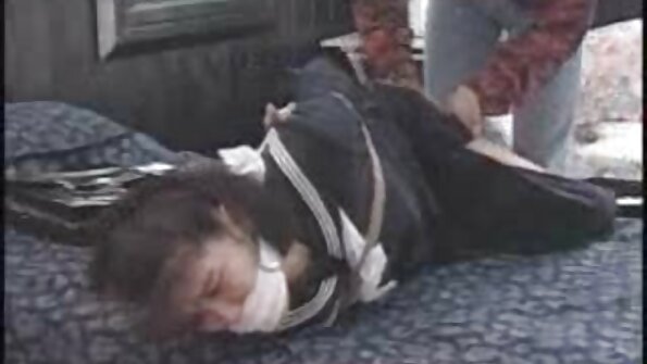 Ganda penetrated perawat iku seksi ing putih kaose sikil