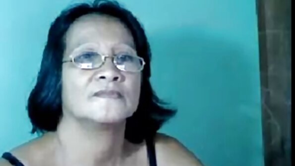 Guy keno stepsisters gadhah jinis ing kamar turu lan nggabung