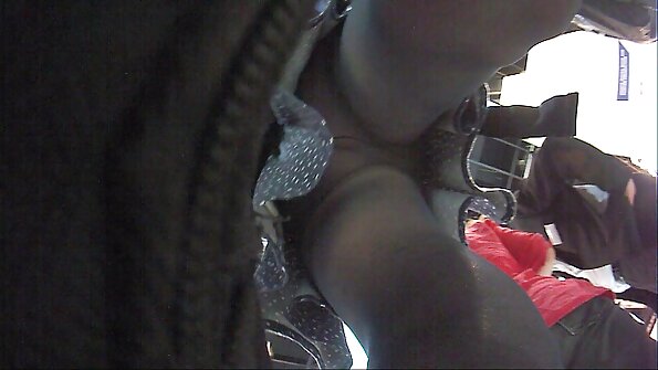 Jiggling susu lan padharan ing ireng BBW njupuk hard kontol