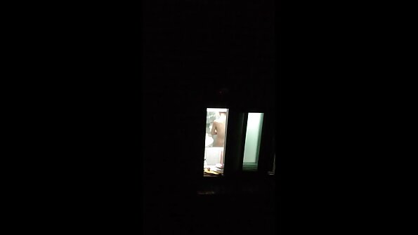 Cute teen satisfies dhéwé karo pijet pus ing masakan